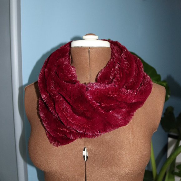 Red Infinity Scarf - Picture 2 of 2